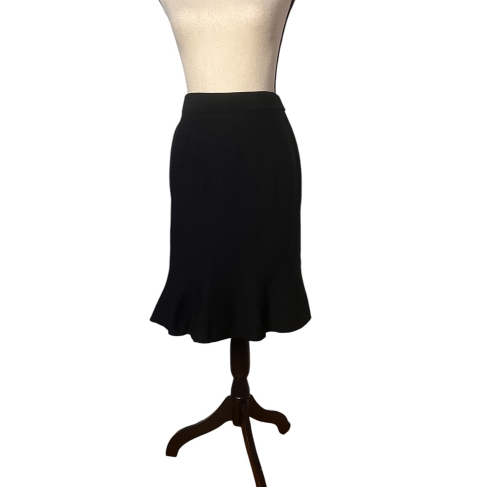 The Limited Women's Black Jersey Fluted Hem Skirt Sz L Pull Over Pre-Owned